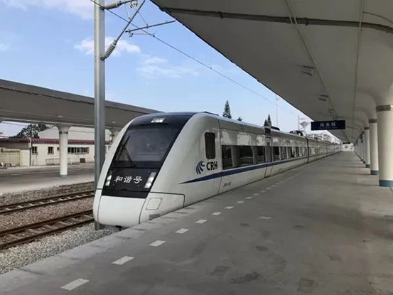五一小长假即将到来，汕头火车站加开重联8.5对动车.jpg